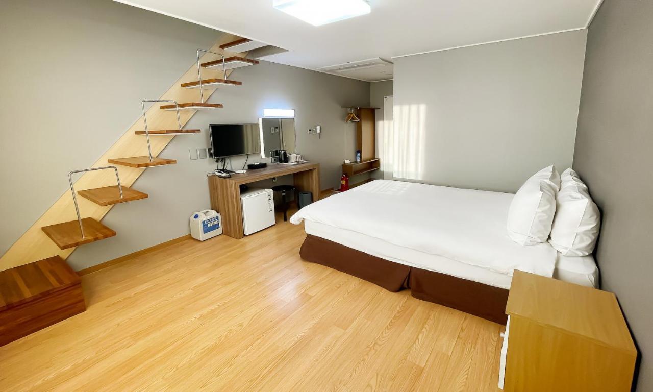 Pampas Hotel Jeju Exterior photo